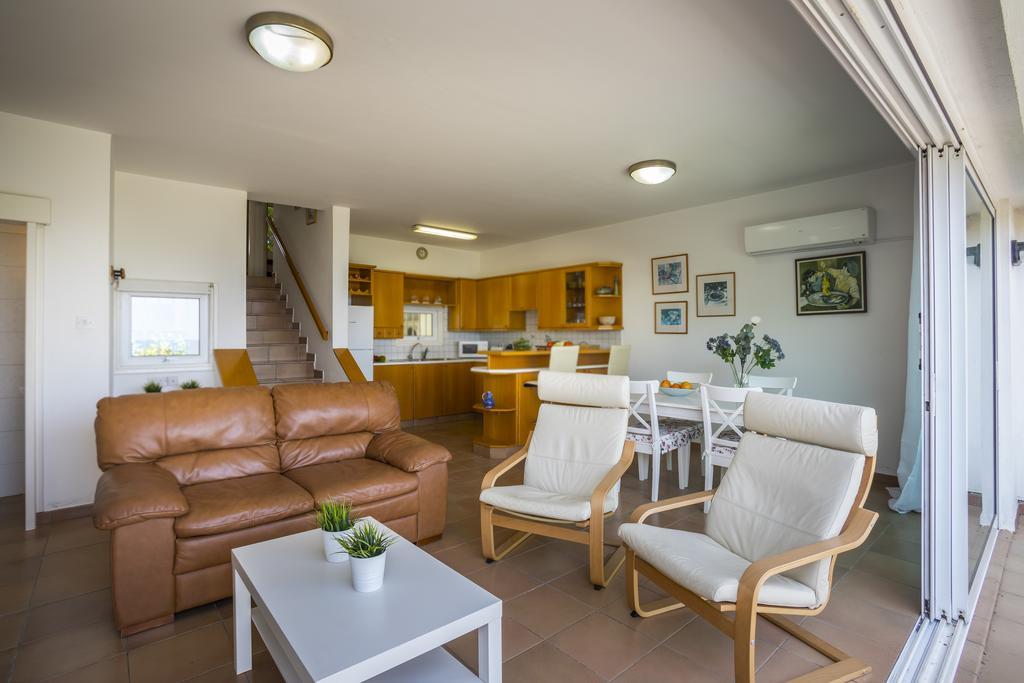 Protaras Beachfront Sirina Lina Suite 파라림니 외부 사진